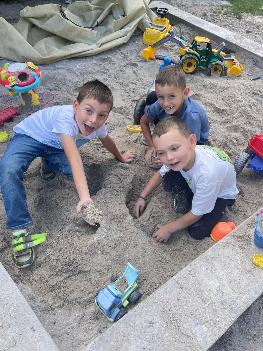 60eeeb4b-d292-446b-8720-bee02d51e0f3 60eeeb4b-d292-446b-8720-bee02d51e0f3