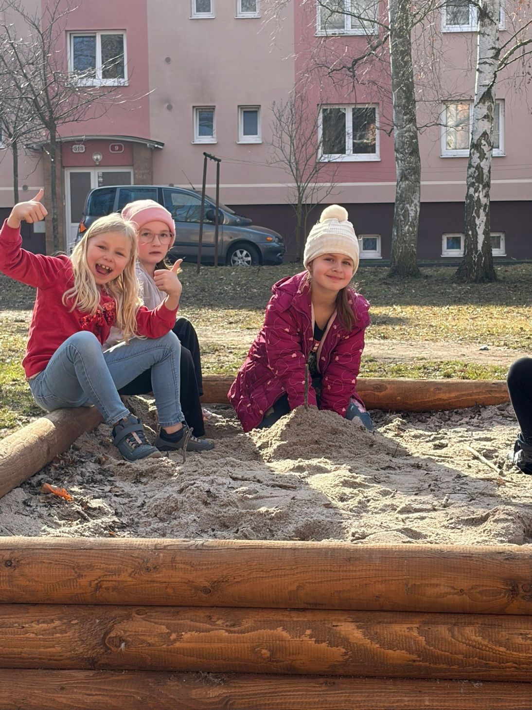 cfcfdda3-12f0-42bc-b081-83983eeb94fe cfcfdda3-12f0-42bc-b081-83983eeb94fe