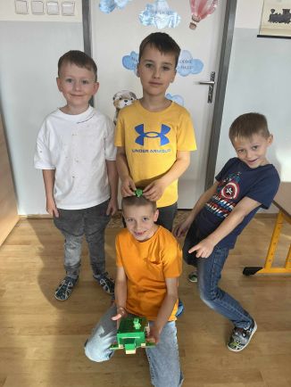 f4144b43-75ee-4659-8299-c6e1c39f2342 f4144b43-75ee-4659-8299-c6e1c39f2342