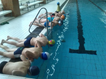 Třeťáci se při lekcích plavání učí dýchat pod vodou.&hellip;